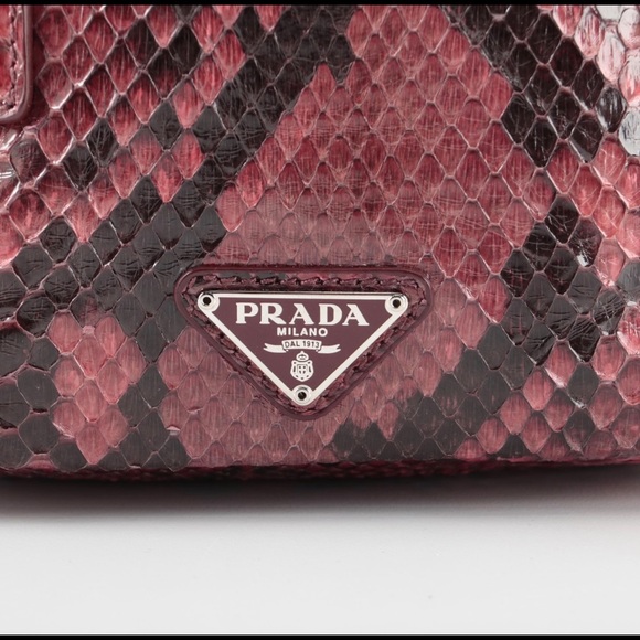 Prada python Skin lucidio crossbody camera bag - Picture 9 of 9